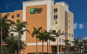 Holiday Inn Express & Suites Fort Lauderdale Airport South